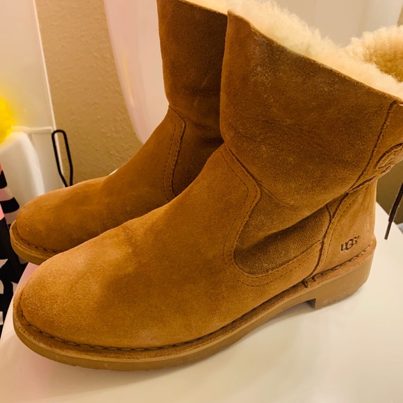 Ugg - Picture 2 of 2